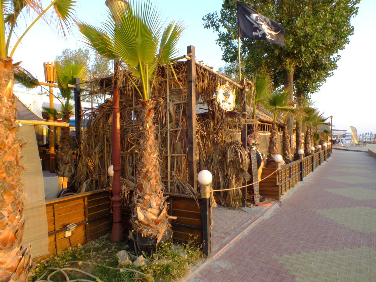 Pirates Resort Mamaia Buitenkant foto